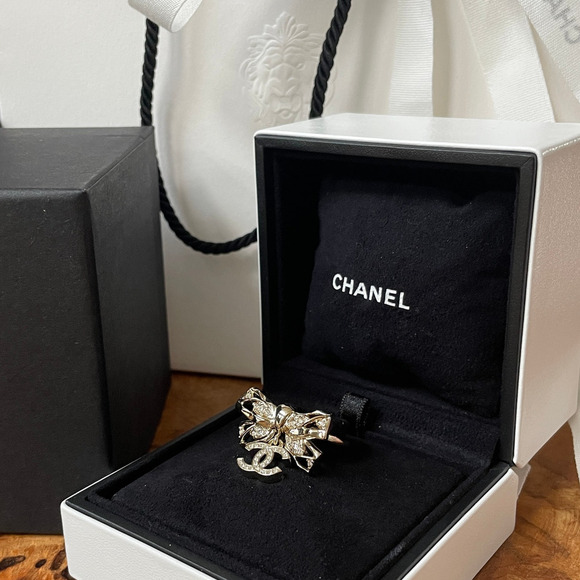 Chanel 24B Bow Ring | 24K GP Crystal CC Charm, Size 6, Hallmarked RARE Authentic - Picture 12 of 12